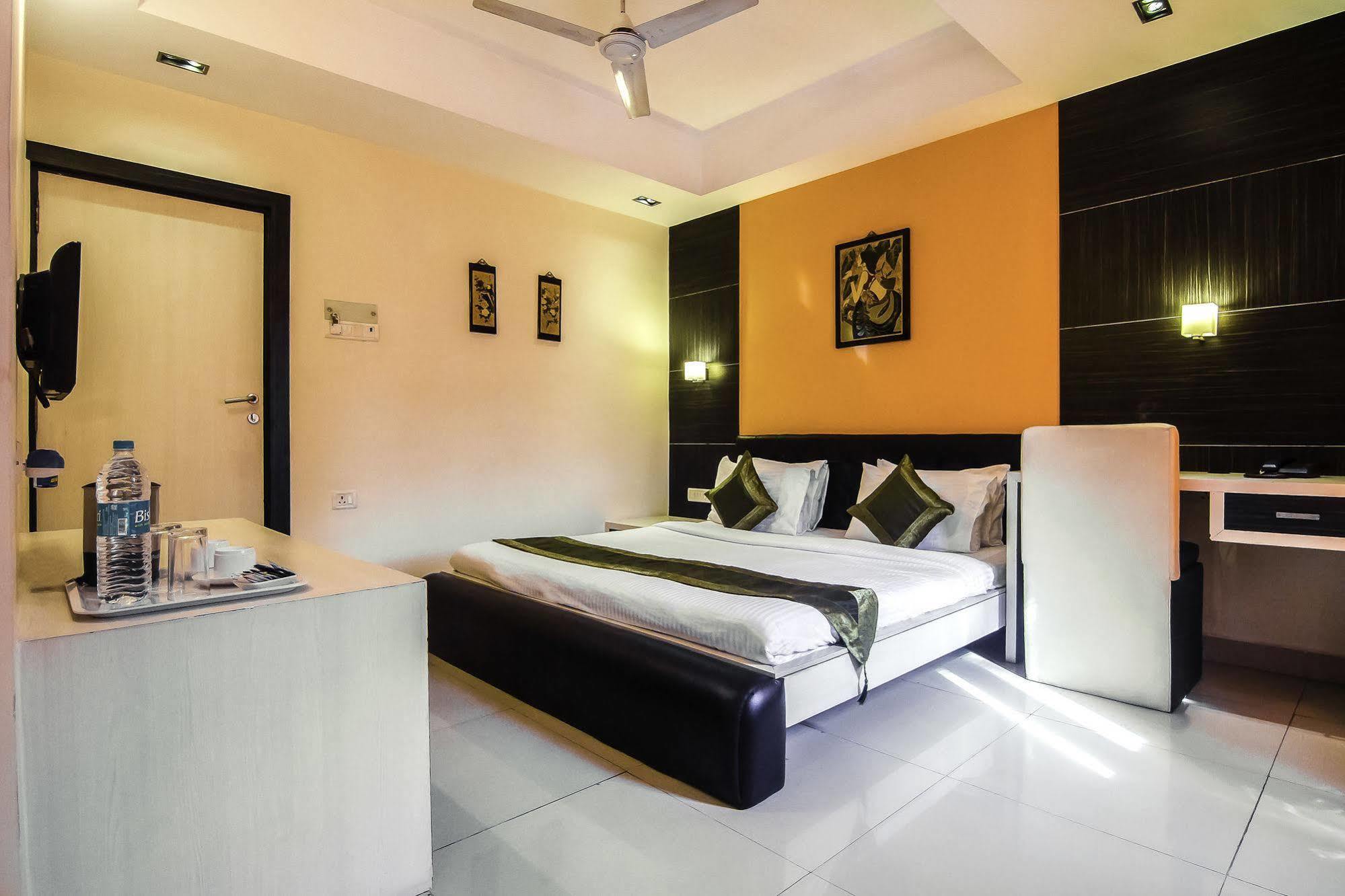 Treebo Trip Hive Hotel Chennai Ngoại thất bức ảnh