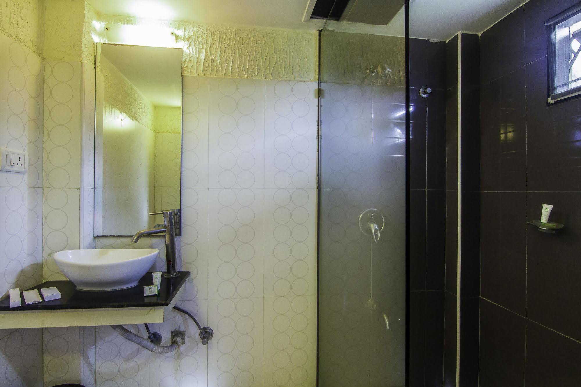 Treebo Trip Hive Hotel Chennai Ngoại thất bức ảnh